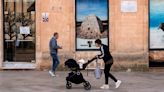 La justicia europea da margen a España para decidir si amplía el permiso por nacimiento de familias monoparentales