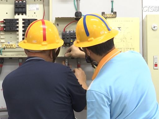 台積電亞利桑那州廠徵水電工 年薪兩百萬包吃包住