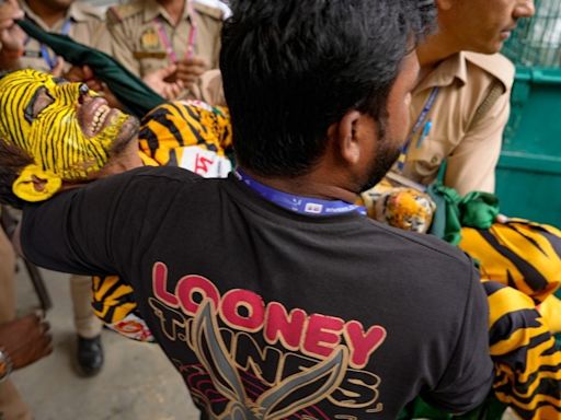 Bangladesh cricket team fan returns to Dhaka after controversy, diagnosed with lung cancer