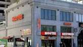 Hooters cerrará algunos de sus restaurantes en EEUU