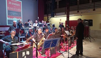 La Big Band de Llanera se crece en su vigésimo aniversario: 'Sin vuestro trabajo hubiera sido imposible llegar tan lejos'