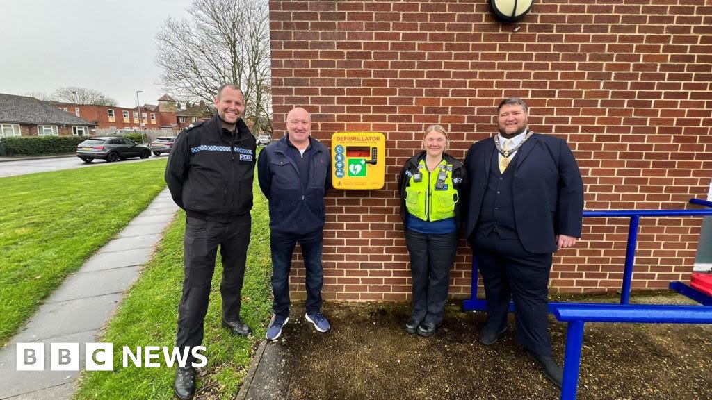 St Ives defibrillator installed after police help save man