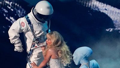 2024 VMAs: Sabrina Carpenter Showcases Romance During Steamy Performance—and Not With Barry Keoghan - E! Online