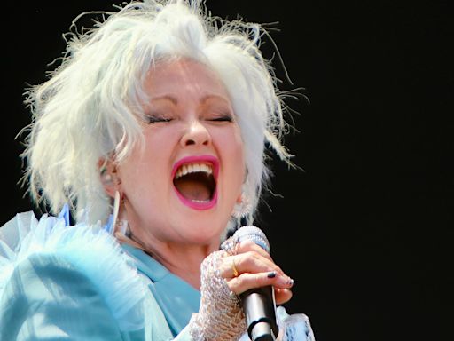 Lauper's Glastonbury set beset by sound problems