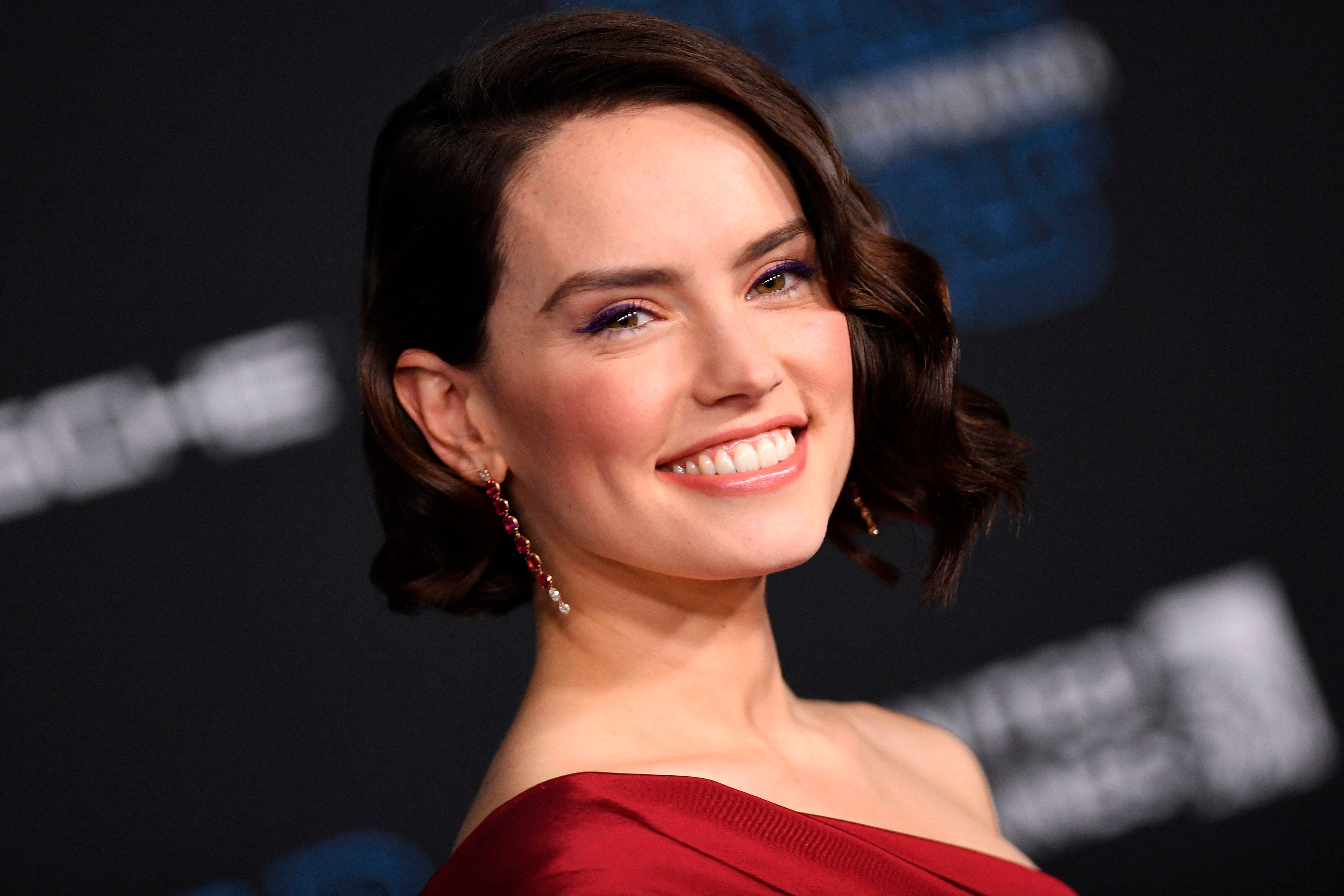 'Star Wars' star Daisy Ridley reveals Graves' disease diagnosis