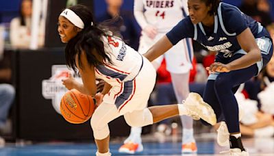 Halves vs. quarters? Spiders' coaches go one-on-one.