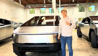 Jaime Munguía presume su Tesla Cybertruck; ¿cuánto pagó por ella?