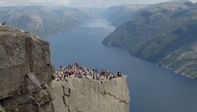 Murió un hombre tras caer del acantilado de “Misión Imposible” en Noruega