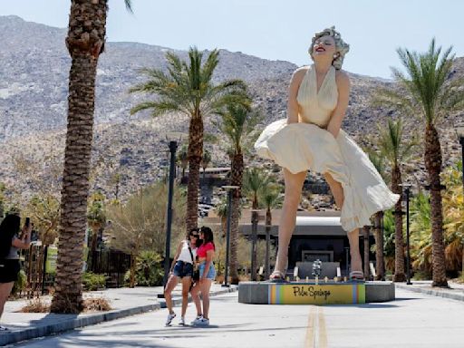 Tras el escándalo, trasladarán la gigantesca estatua de Marilyn Monroe en Palm Springs