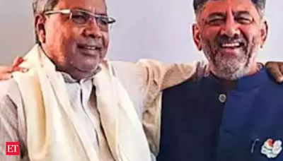 Siddaramaiah, DK Shivakumar to be in Delhi on Tuesday for strategy session with AICC as BJP-JDS combine steps up onslaught - The Economic Times