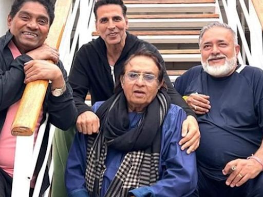 Housefull 5: Johnny Lever shares fun BTS picture with Akshay Kumar and Ranjeet!