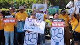 “Mickey querría un pago justo”; protestan empleados de Disneyland
