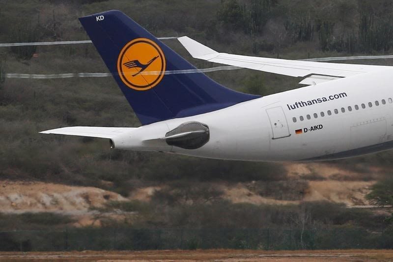 Lufthansa vows to slash costs after strikes, flight delays lead to Q1 loss By Investing.com