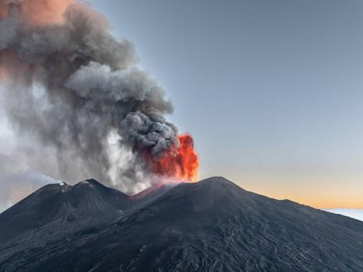 Red alert issued after Mount Etna volcano eruption