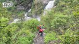 快訊／大雨溪水暴漲！屏東沙拉灣瀑布女遊客遭沖走 尋獲已成冰冷遺體│TVBS新聞網