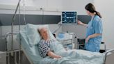 La cirugía cardiaca para las mujeres mayores con frecuencia es un asunto arriesgado, encuentra un estudio