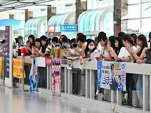 （影音）大咖韓星今天接續來台參加啤酒節 粉絲湧入機場相迎