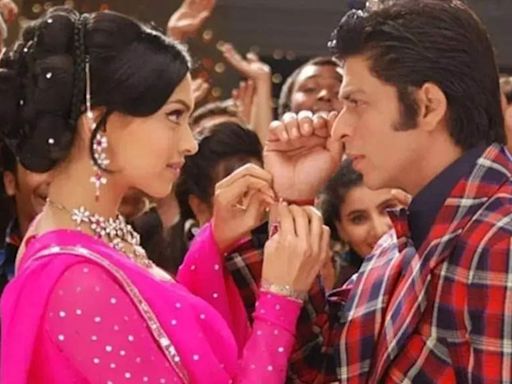 Throwback: When Shah Rukh Khan felt like a ‘Stalker Uncle’ during a scene with Deepika Padukone in Om Shanti Om | Hindi Movie News - Times of India