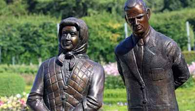 "It just doesn't look right": New statue of Queen Elizabeth II divides opinion