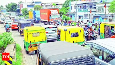 Severe Traffic Congestion in Kochi due to Bridge Repair Works | Kochi News - Times of India