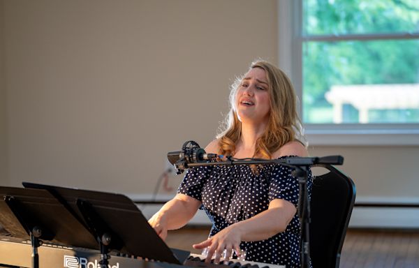 She’s a YouTube-star vocal coach. Now she’ll be onstage as Carole King.