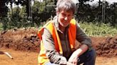 Matt Edgeworth, arqueólogo:“Los humanos están formando una nueva capa geológica con hormigón y plástico” - La Tercera