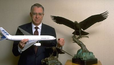 Frank Shrontz, Boeing CEO During Era of Innovation, Dies at 92