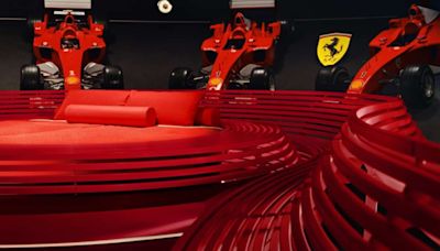 El hotel definitivo para los amantes del motor: se duerme rodeado de coches de Ferrari