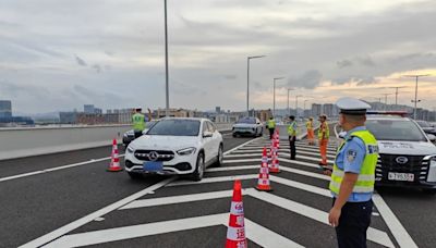 中山交警加強巡邏深中通道 嚴查違法停車打卡