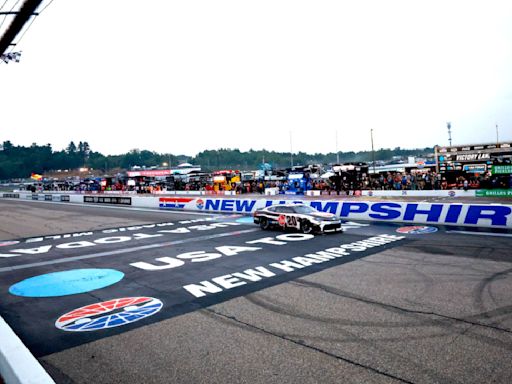 Bell wins on wets after a long, rainy day at Loudon