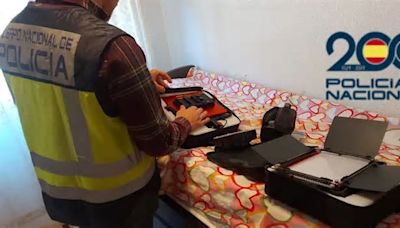 Pillados por poner a la venta en internet un portátil y joyas que robaron en una casa de Elche