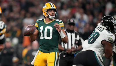 Packers QB Jordan Love suffers apparent leg injury in final seconds of loss