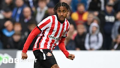 Harrison Sohna: Cheltenham sign ex-Sunderland midfielder after trial