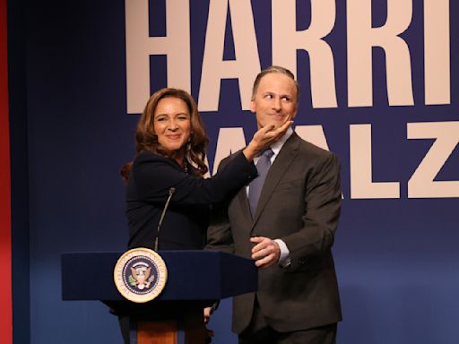 Maya Rudolph como Harris y Dana Carvey como Biden inician la temporada 50 de “Saturday Night Live”