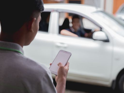 Esqueci o celular no Uber, 99 ou inDrive. O que devo fazer?