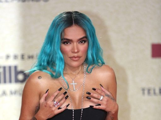 VIDEO: Karol G demuestra la buena relación que tiene con la familia de Feid - El Diario NY