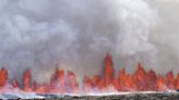 En fotos: impactantes imágenes de la erupción del volcán que amenaza a un pueblo en Islandia