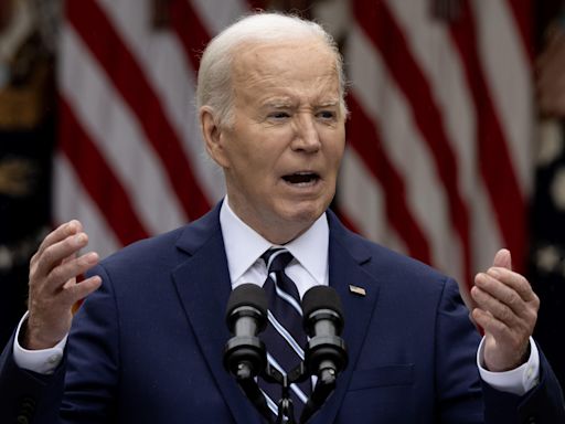 Biden acusa a China de "hacer trampas" al anunciar nuevos aranceles a productos chinos