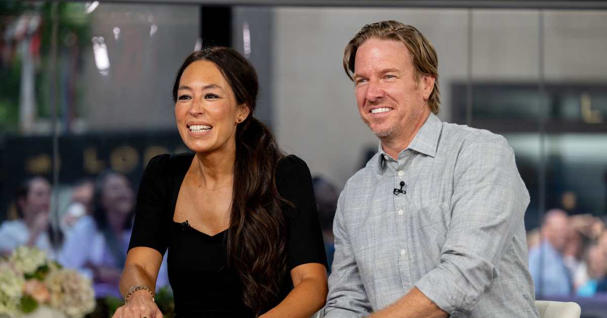 Fans Say Joanna Gaines Hasn’t Aged ‘One Bit’ as She Shares Anniversary Throwback Photo With Husband Chip
