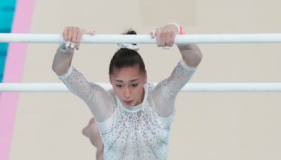 Kaylia Nemour, la gimnasta francesa que compite por Argelia, gana oro en barras asimétricas