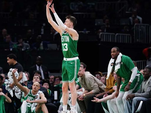 Boston Celtics Resign Forward to Two-Way Deal