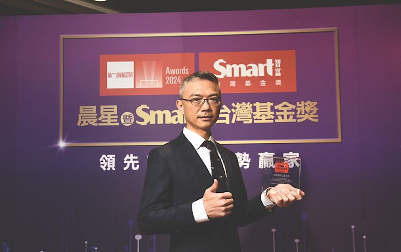 柏瑞環球重點股票基金 摘殊榮 - A16 晨星暨Smart智富基金獎 - 20240328