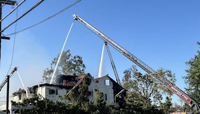 Landmark old building in downtown Modesto burning