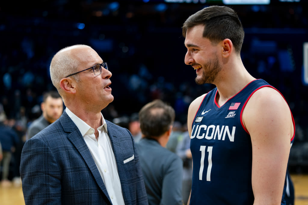 Alex Karaban’s mom explains why he's returning to UConn men's basketball: ‘Wants to make history’