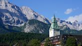 Democratic leaders get cozy in Bavaria