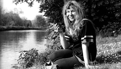“Qualities of grandeur come across as unpretentious and grounded”: Remembering Sandy Denny