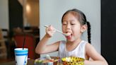 吃錯食物恐害小朋友愈來愈過動！ 1圖看「NG飲食搭配」：火腿蛋吐司、炸鮭魚都中