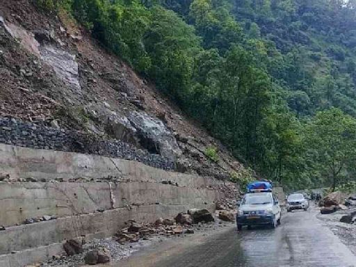 Central funds to rescue of NH10: Rains batter North Bengal, throwing lives off-kilter