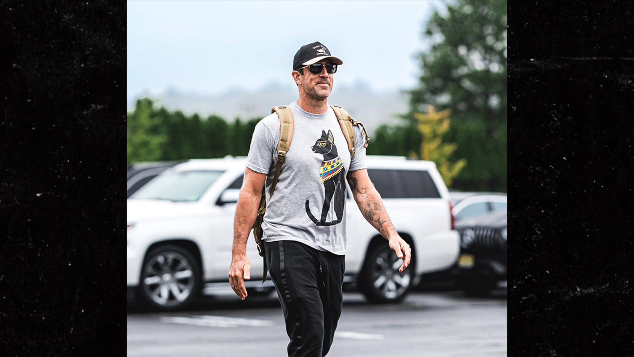 Aaron Rodgers Trolls Critics With Egyptian Cat Shirt At Jets Training Camp