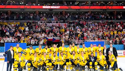 Grundstrom's double powers Sweden past Canada 4-2 to win bronze at hockey worlds